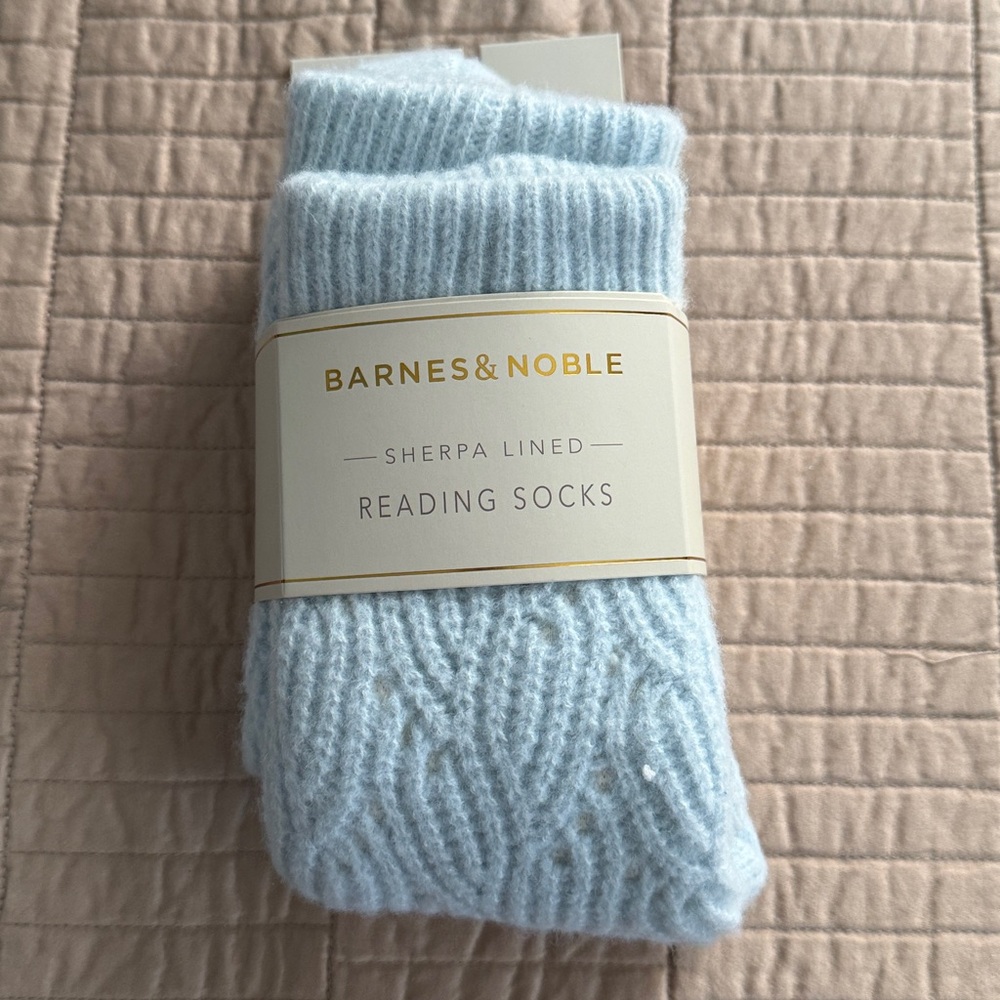 Barnes and Noble NWT Faux Fur Sherpa Lined Reading Socks Size 9-11